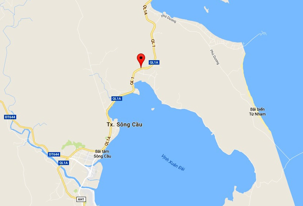 Xe giuong nam lat tren quoc lo 1 anh 2