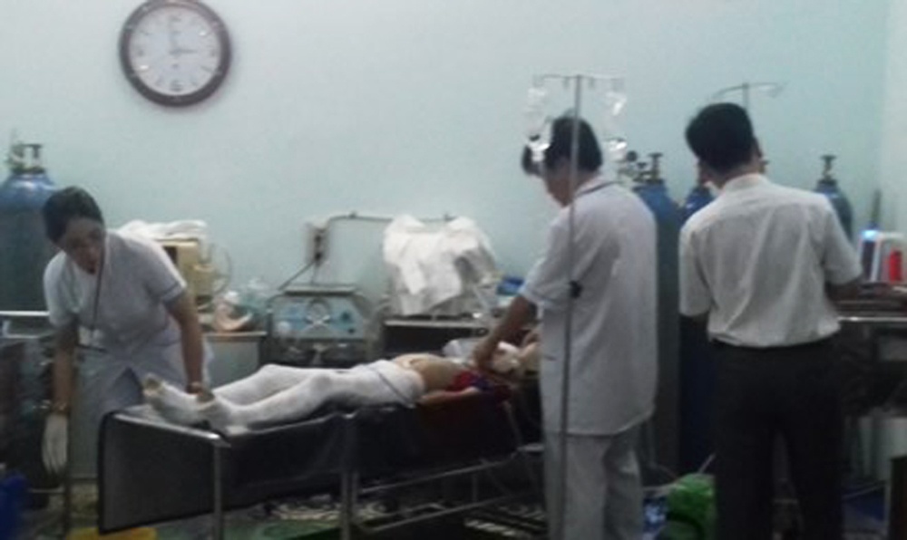 Loc xoay quat nga tru dien de me con co giao hinh anh