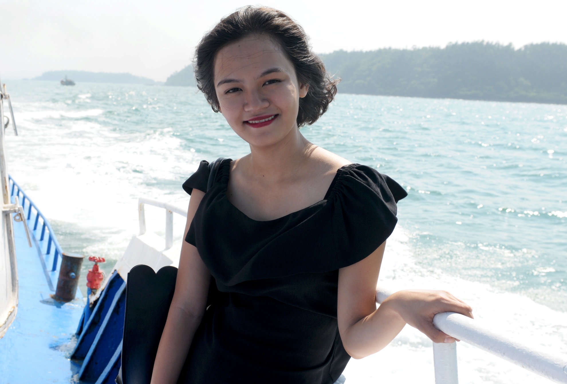 9X nhan hoc bong cua 12 truong My va 60 ngay giup hoc sinh Ly Son hinh anh