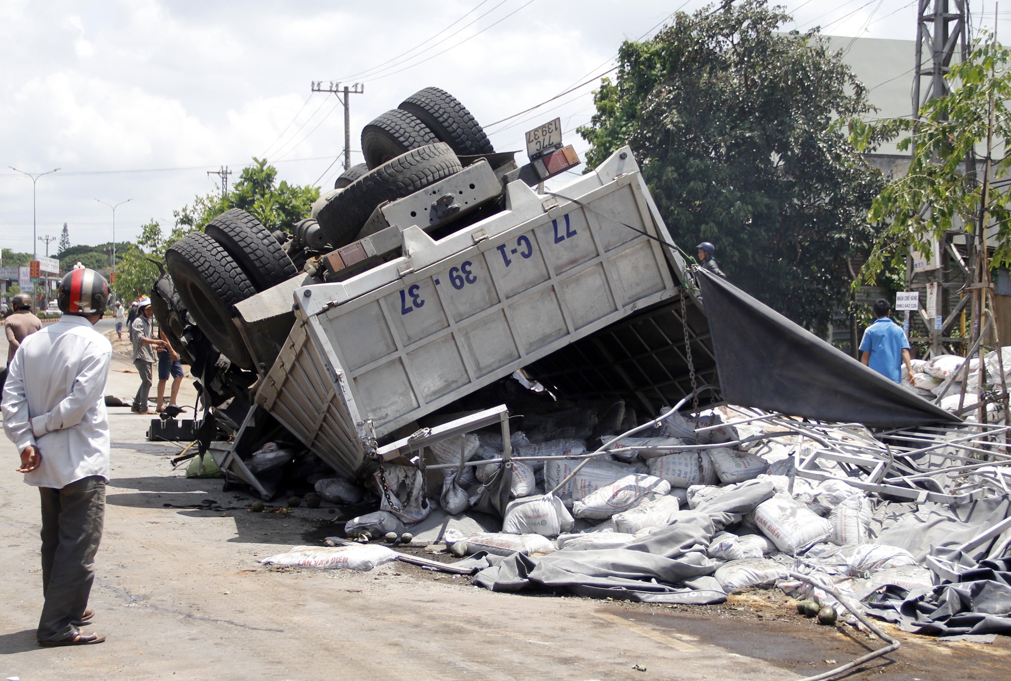 Tai nan tham khoc o Gia Lai: Xe tai chua duoc cap phep kinh doanh hinh anh