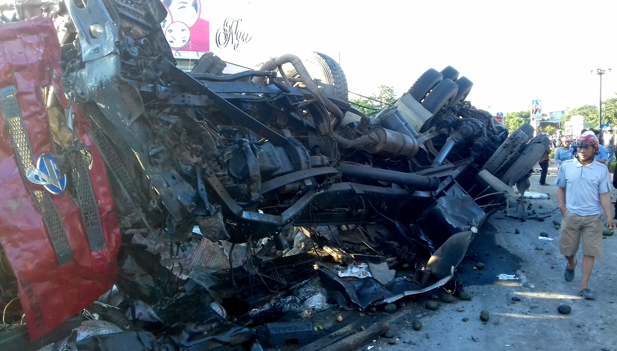 Hien truong tai nan khien 13 nguoi chet, hon 30 nguoi bi thuong hinh anh
