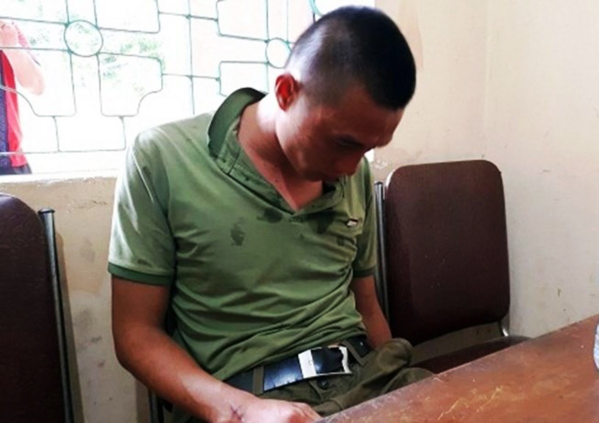 Phe ma tuy, nam thanh nien mang no ra duong ban nguoi hinh anh