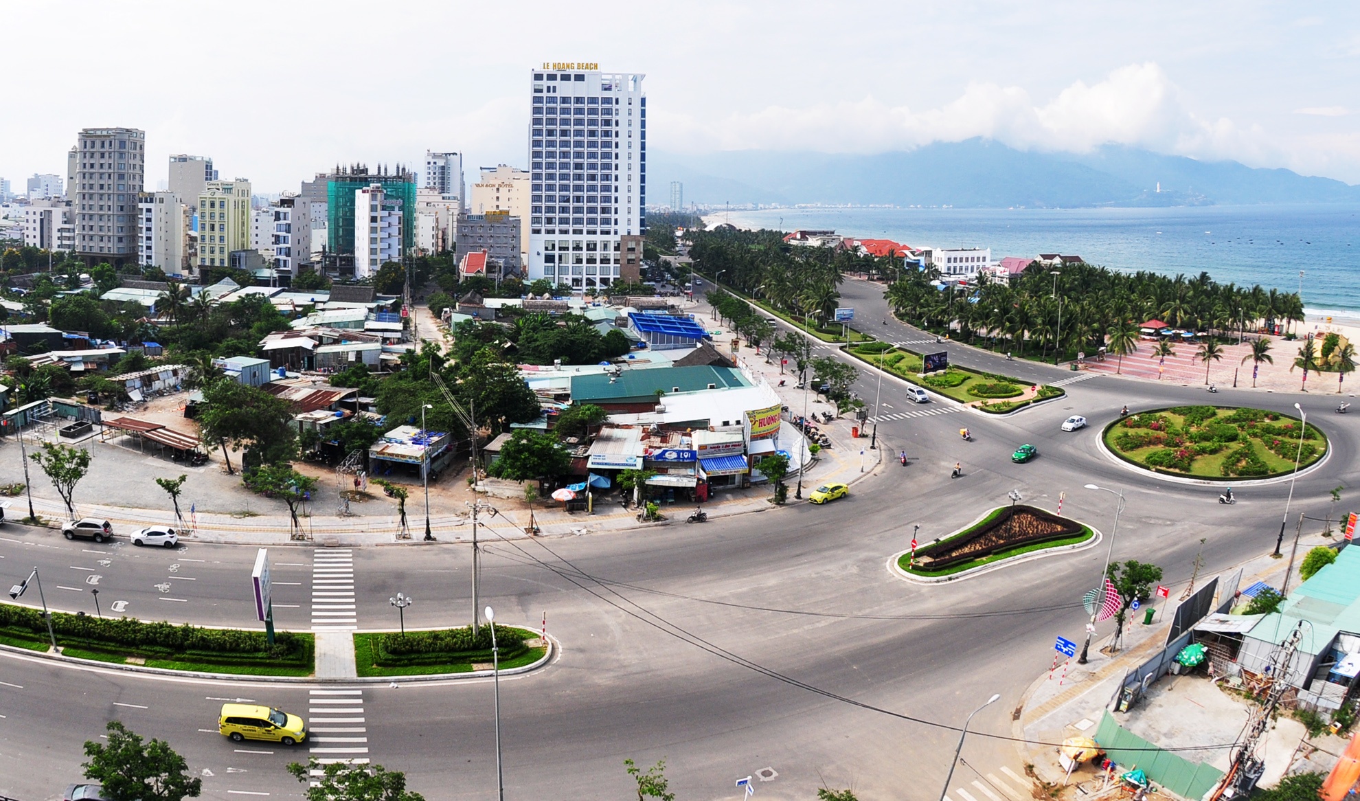 Duong pho 500m ganh 50 khach san o Da Nang anh 1