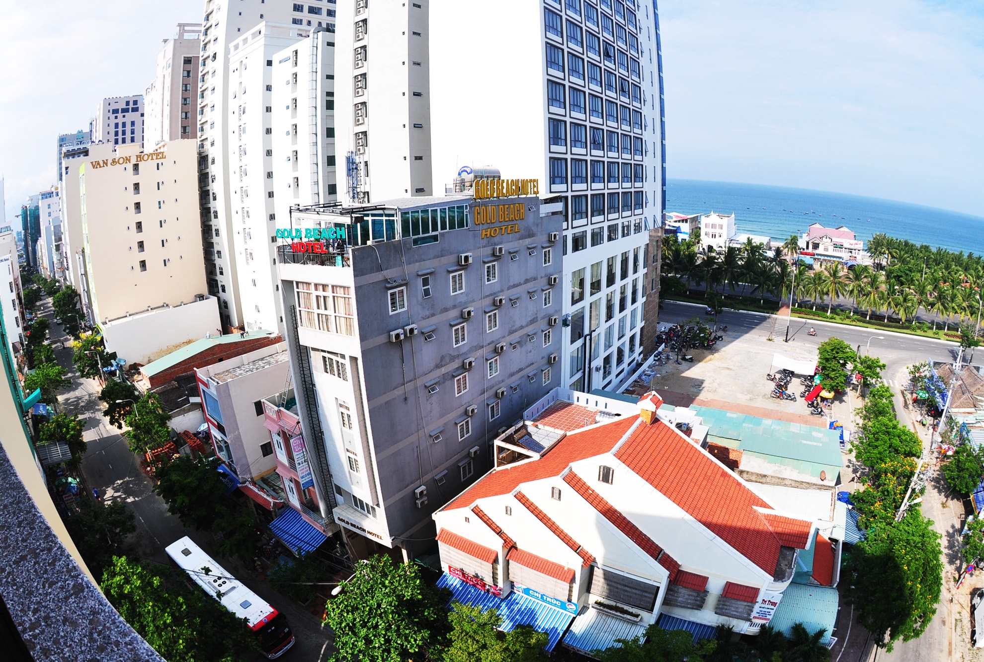 Duong pho 500m ganh 50 khach san o Da Nang anh 4