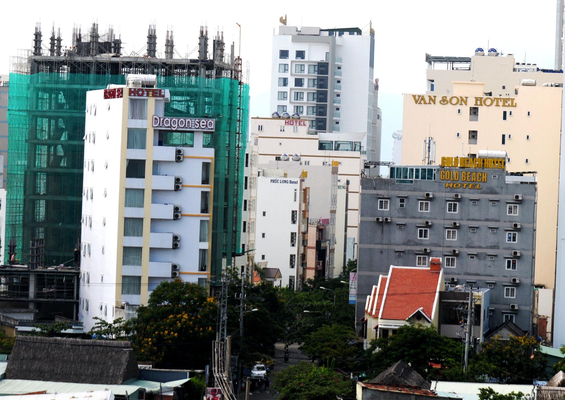 Duong pho 500m ganh 50 khach san o Da Nang anh 5