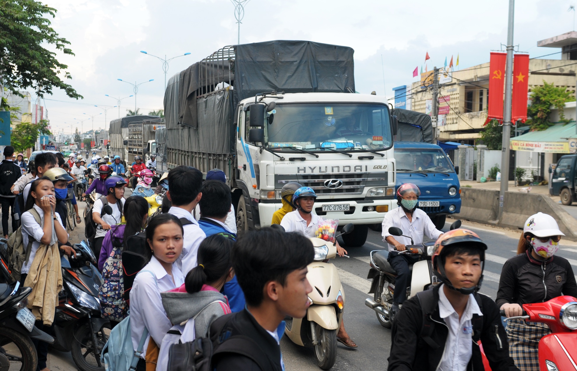 Tài xế container rượt xe khách ảnh 2 Tai xe container ruot xe khach anh 2