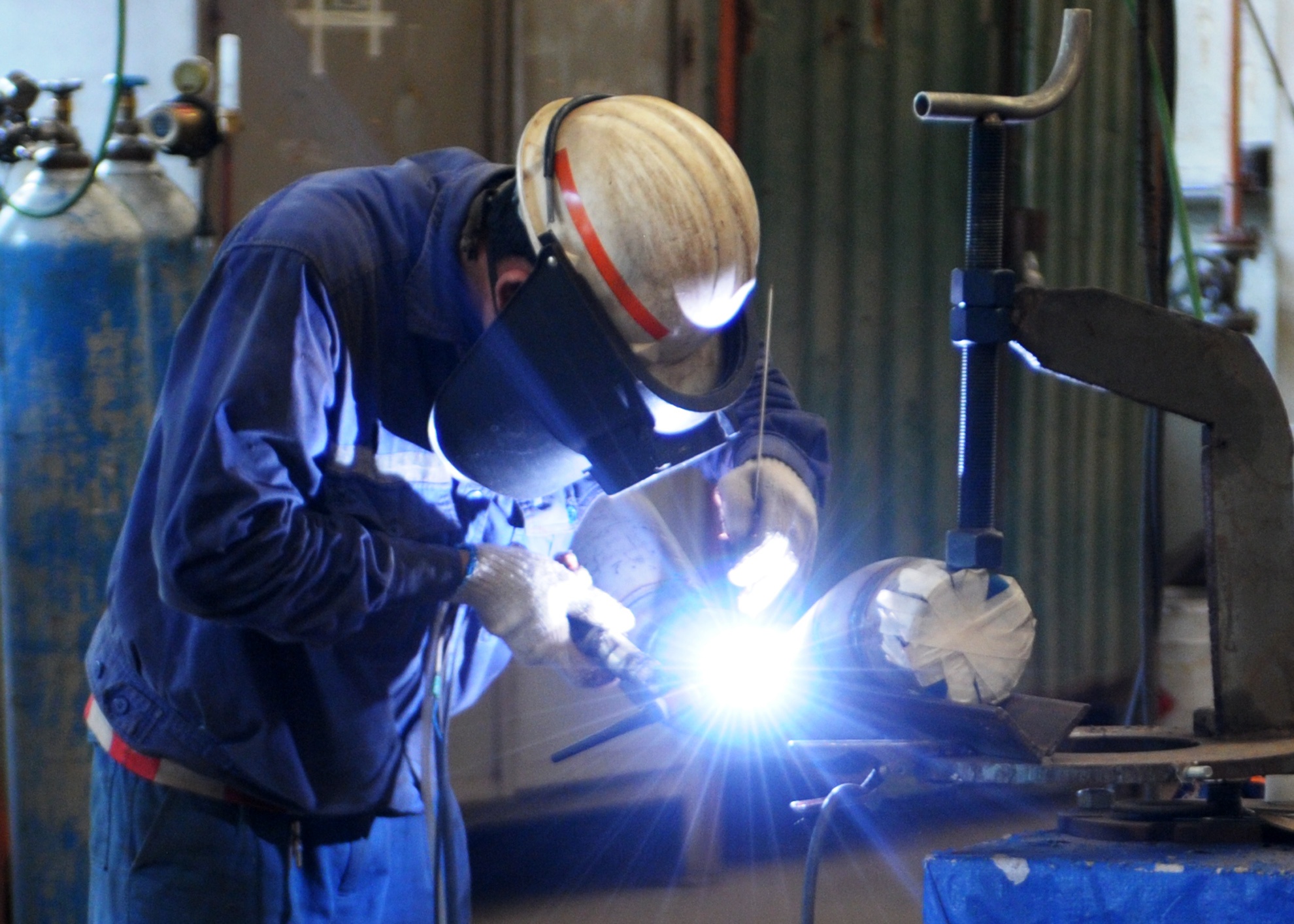 Nha may dong tau Dung Quat no hang nghin ty anh 10