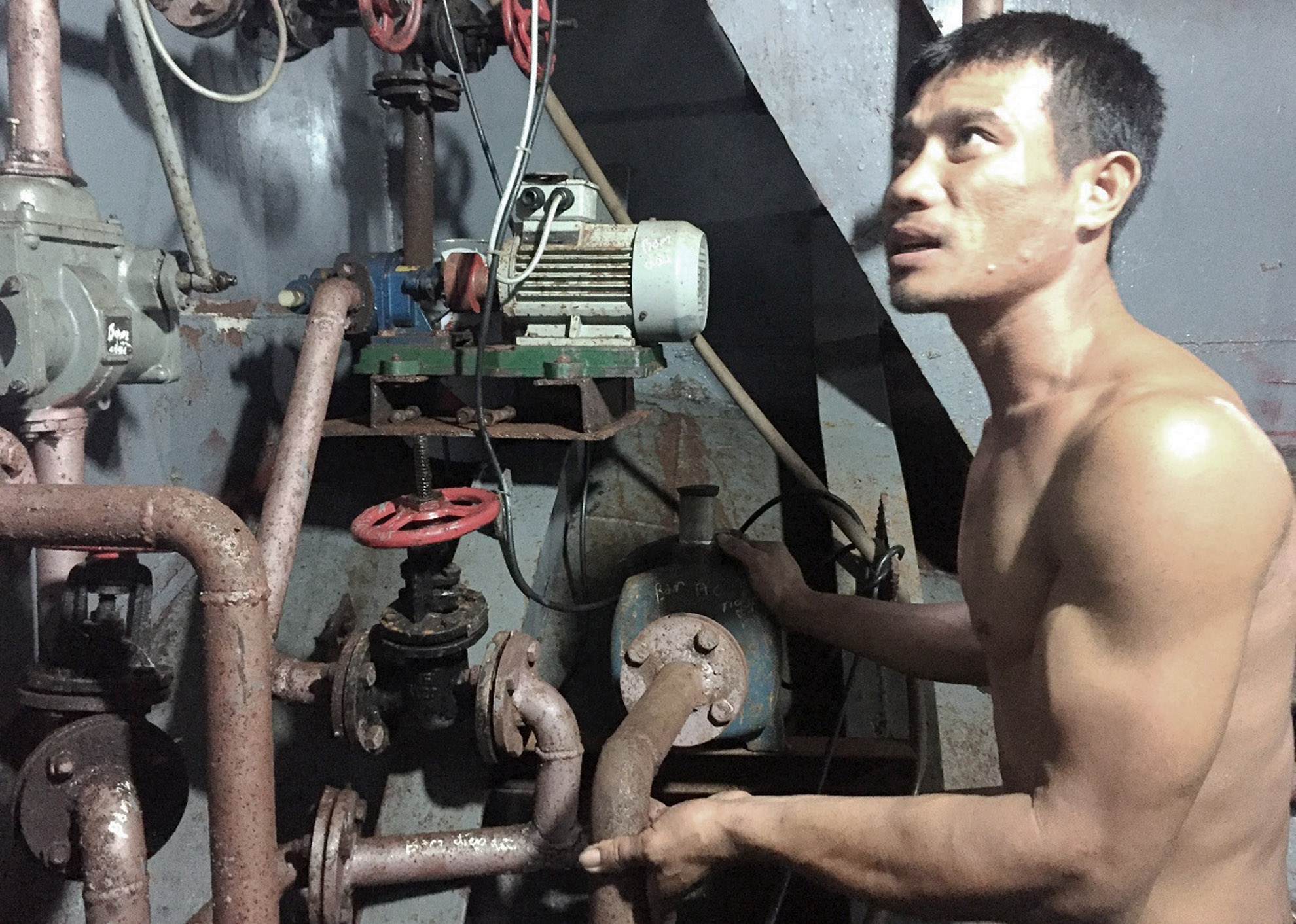 Tau vo thep hu hong Binh Dinh anh 1