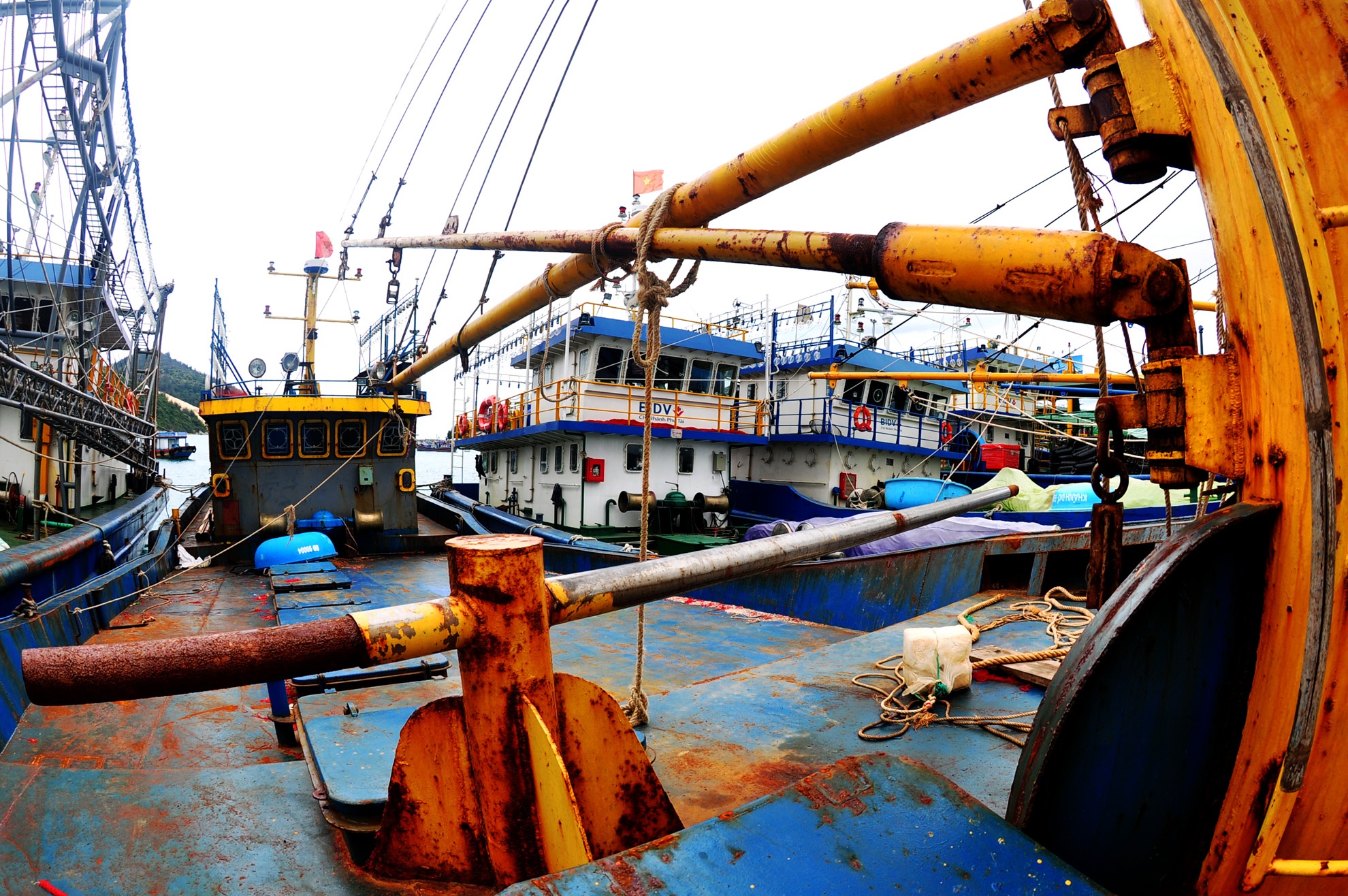 Tau vo thep hang chuc ty moi ban giao da gi sat nam bo hinh anh