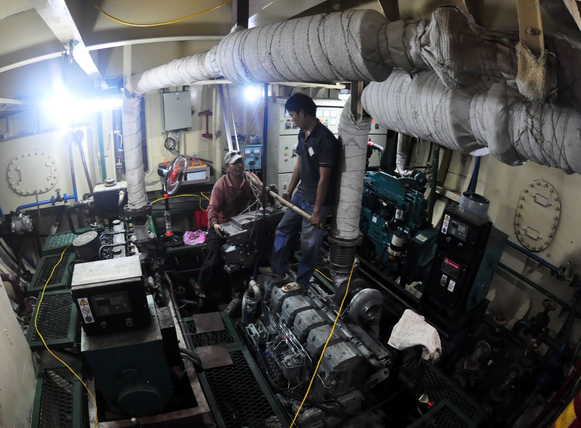 Tau vo thep hang chuc ty dong nam bo anh 10