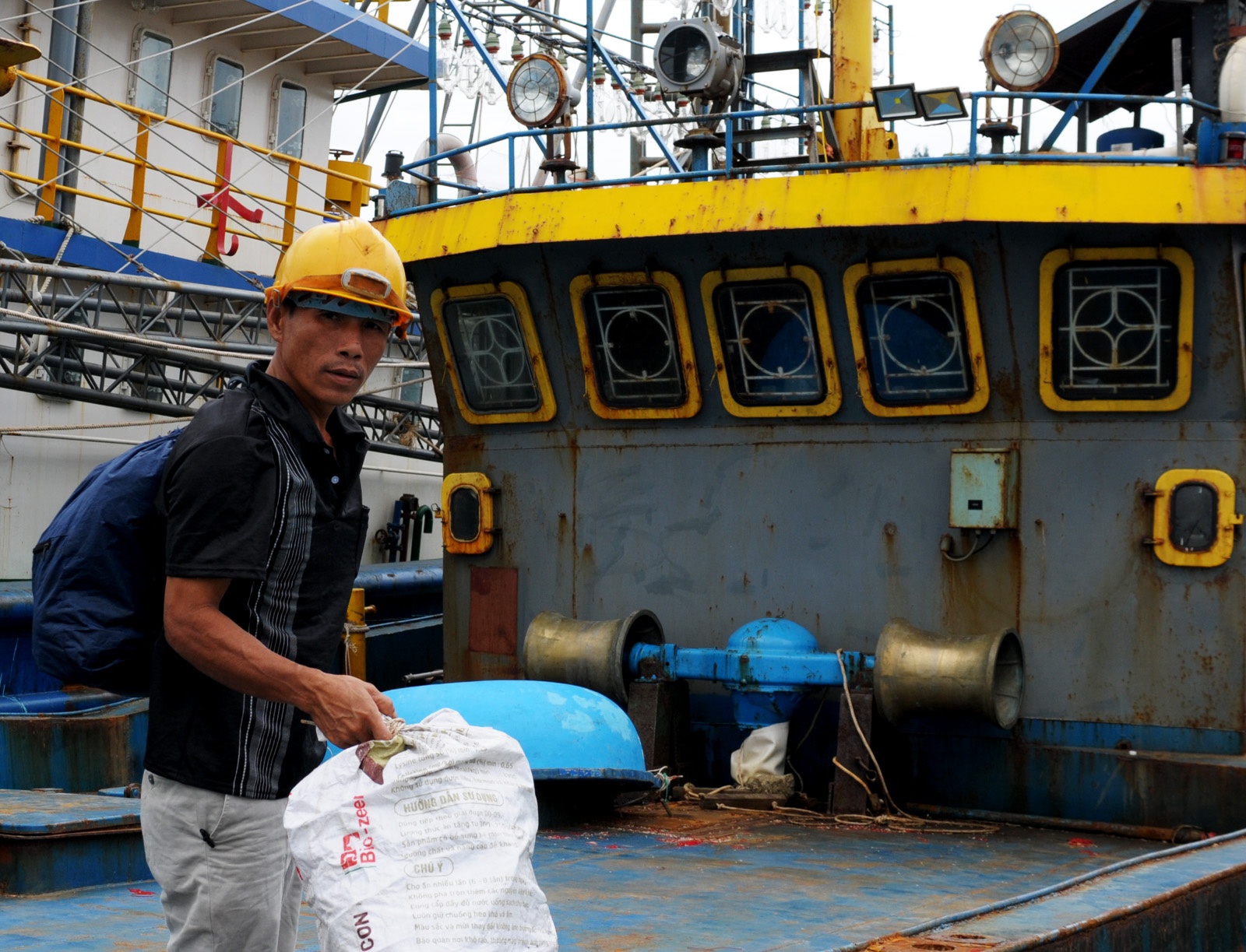 Tau vo thep hang chuc ty nam bo loi do don vi dong tau hinh anh