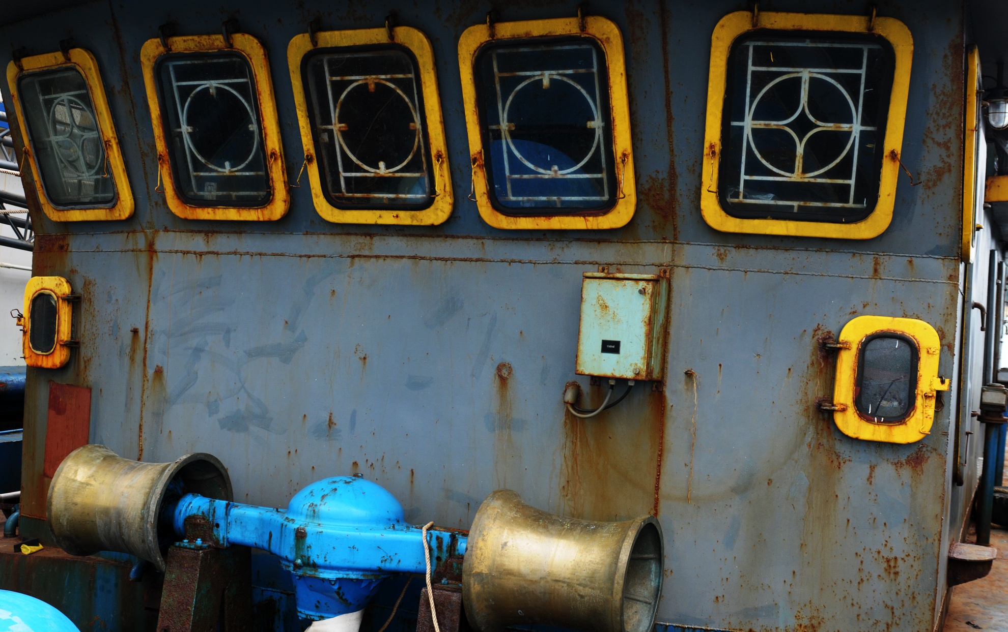 Tàu vỏ thép Bình Định hàng chục tỷ đồng nằm bờ ảnh 1 Tau vo thep Binh Dinh hang chuc ty dong nam bo anh 1