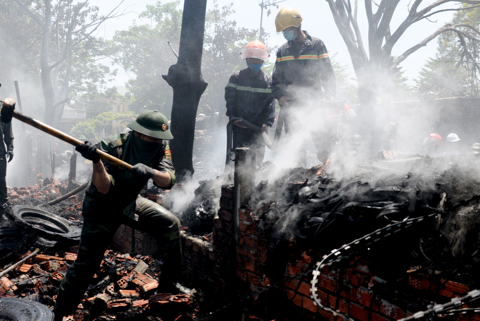 Hoa hoan o xuong tai che lop xe anh 7