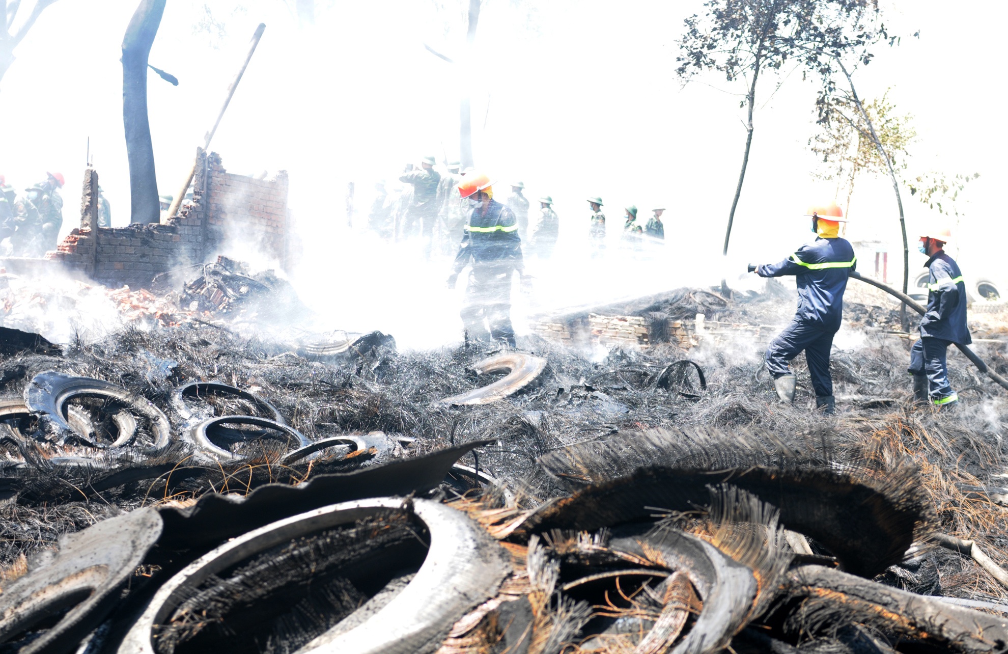 Hoa hoan o xuong tai che lop xe anh 8