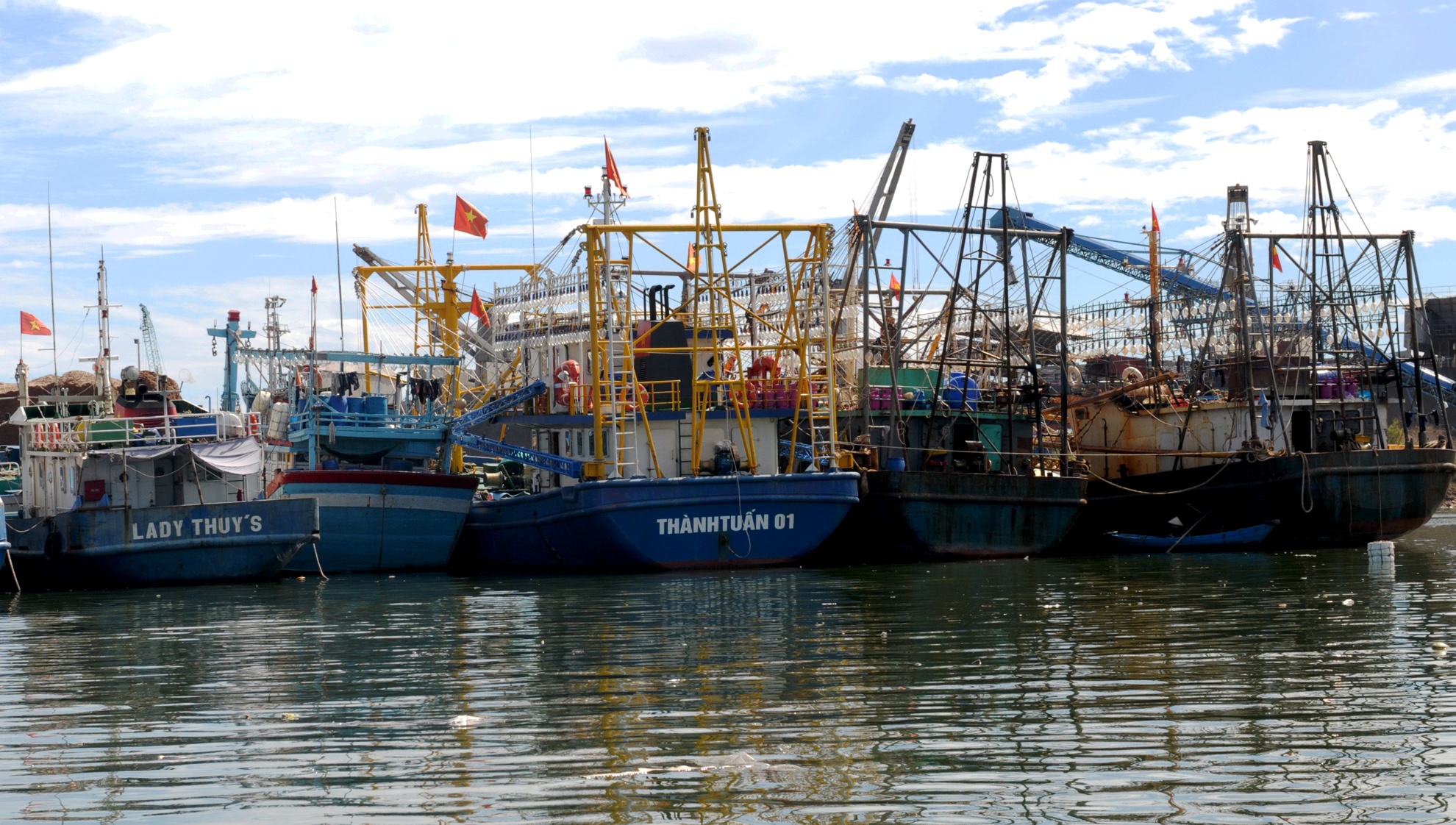 Ngu dan ta hoa vi tau vo thep dom anh 1