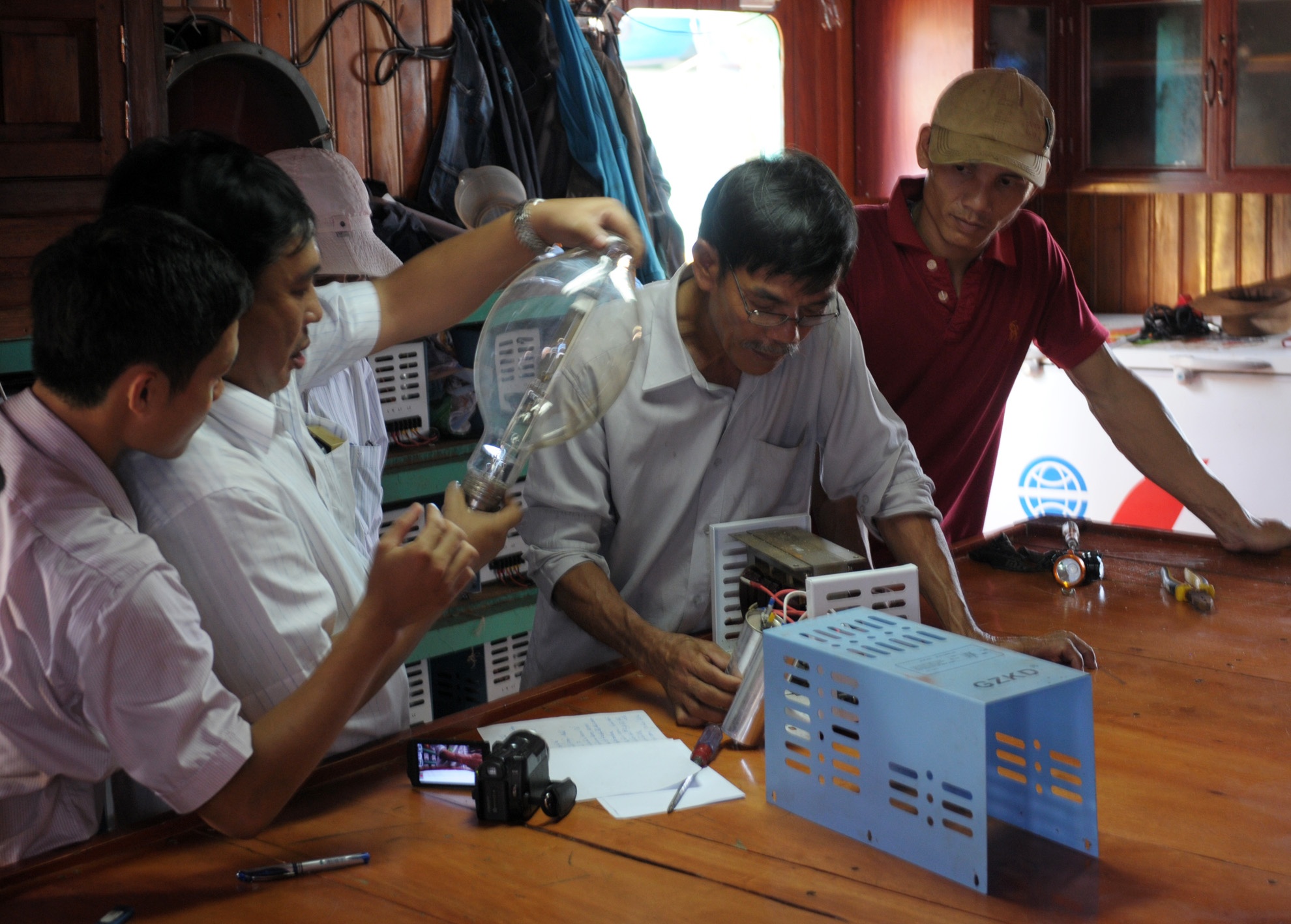 Tàu vỏ thép ngư dân Bình Định nằm bờ ảnh 2 Tau vo thep ngu dan Binh Dinh nam bo anh 2