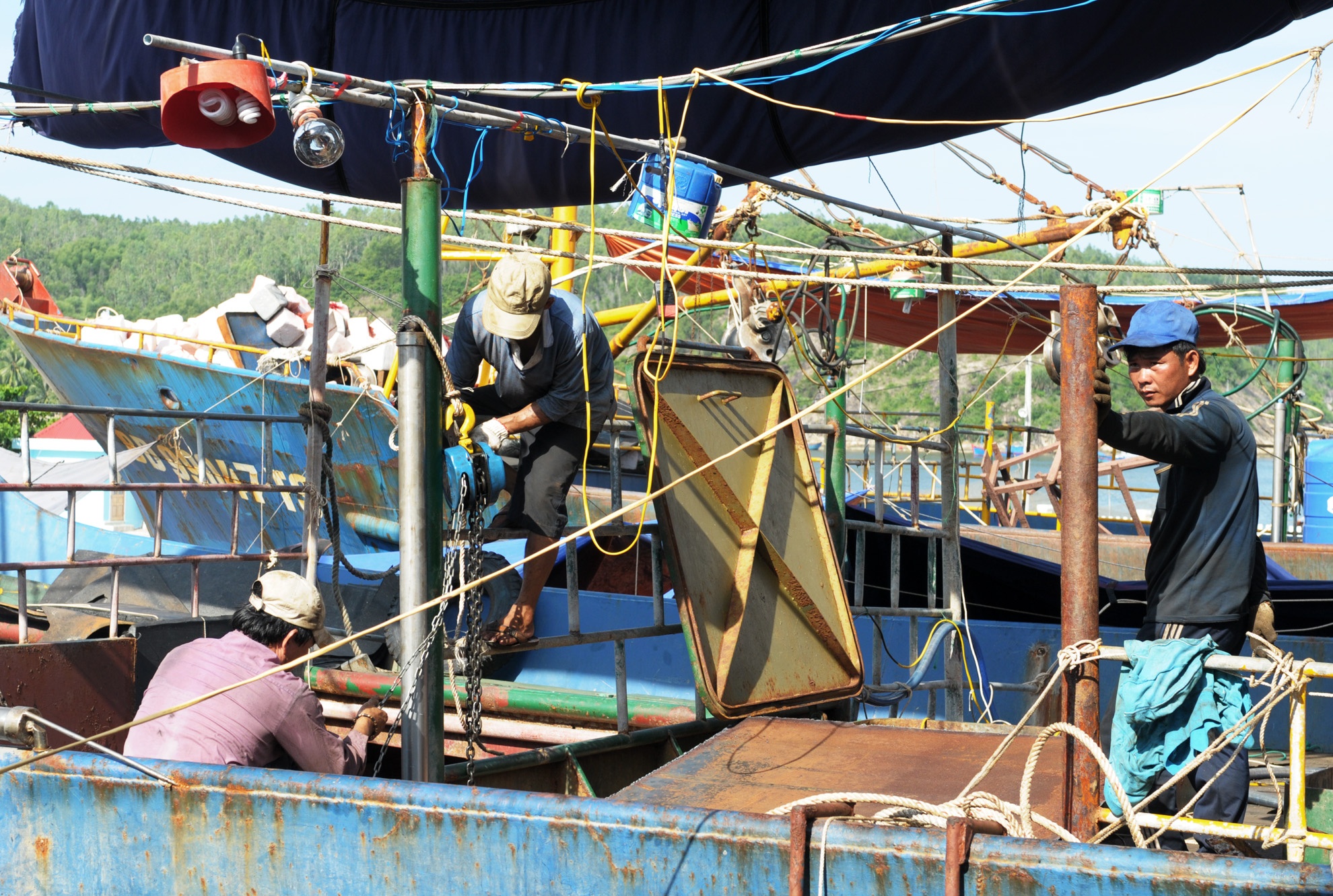 Tau thep Binh Dinh nam bo anh 4