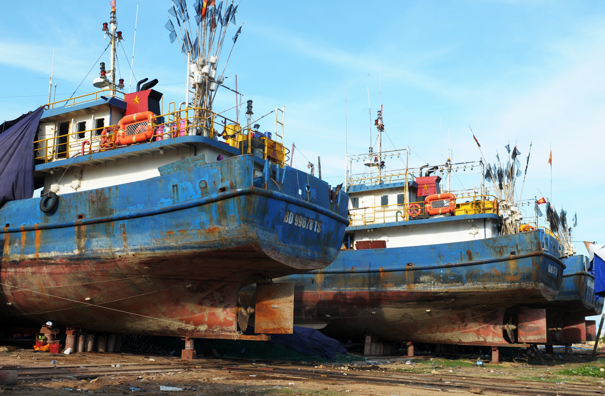 Tàu thép Bình Định chục tỷ nằm bờ ảnh 1 Tau thep Binh Dinh chuc ty nam bo anh 1