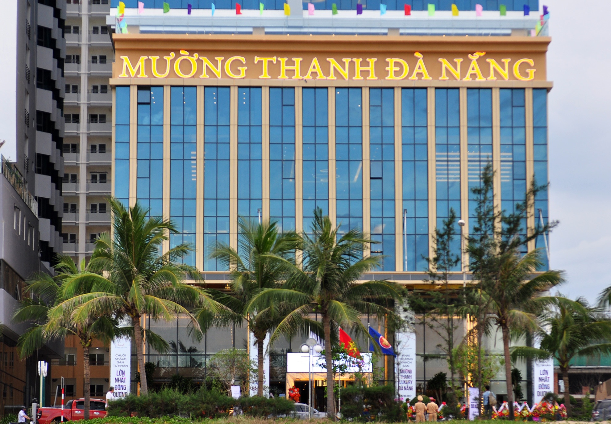 Chu tich Da Nang: Xu ly nghiem cong trinh sai phep, ke ca Muong Thanh hinh anh