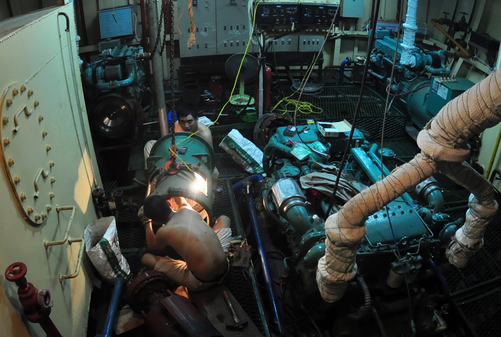 Tàu thép nằm bờ Bình Định ảnh 2 Tau thep nam bo Binh Dinh anh 2