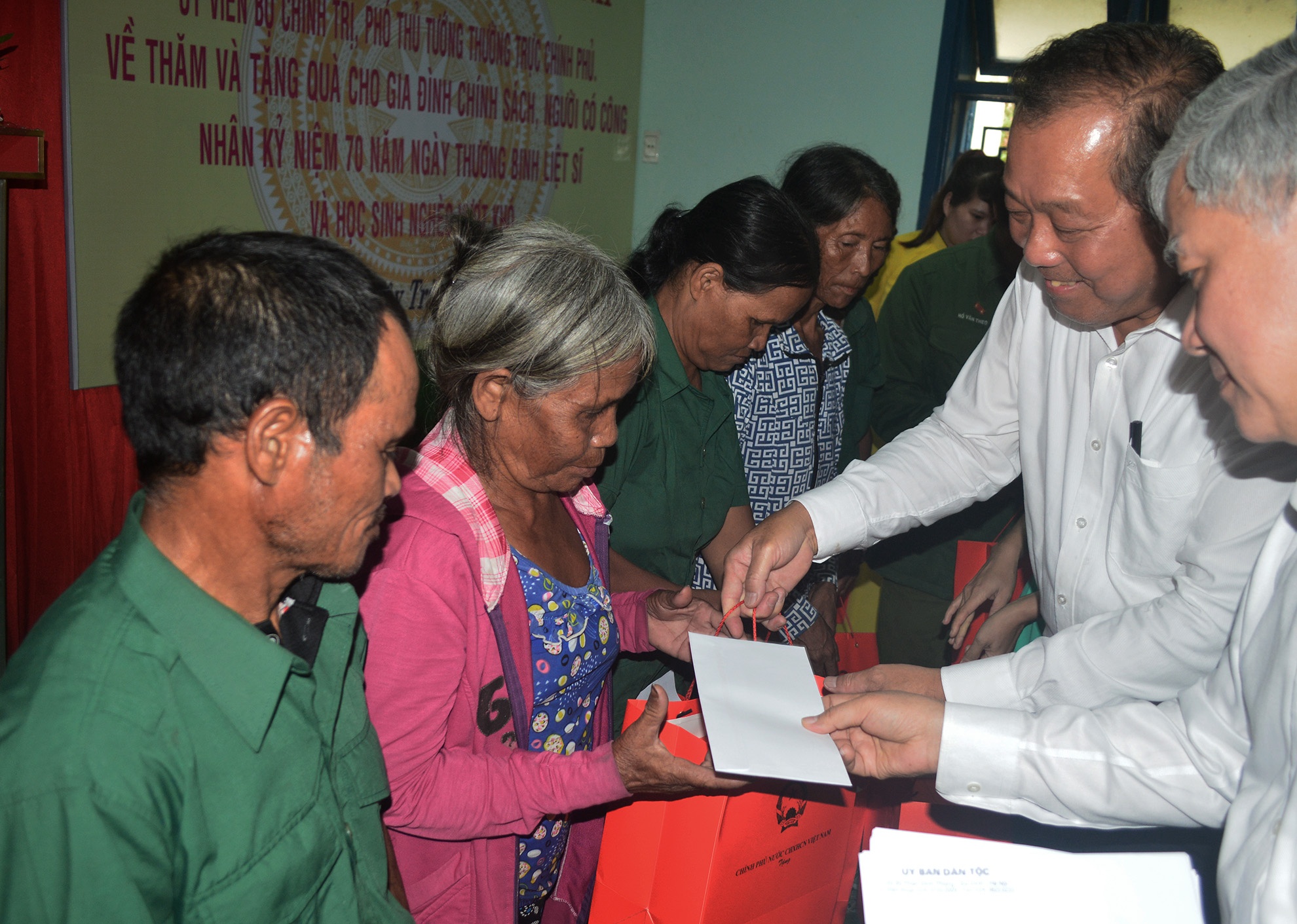 Pho Thu tuong Truong Hoa Binh lam viec o Quang Ngai anh 2