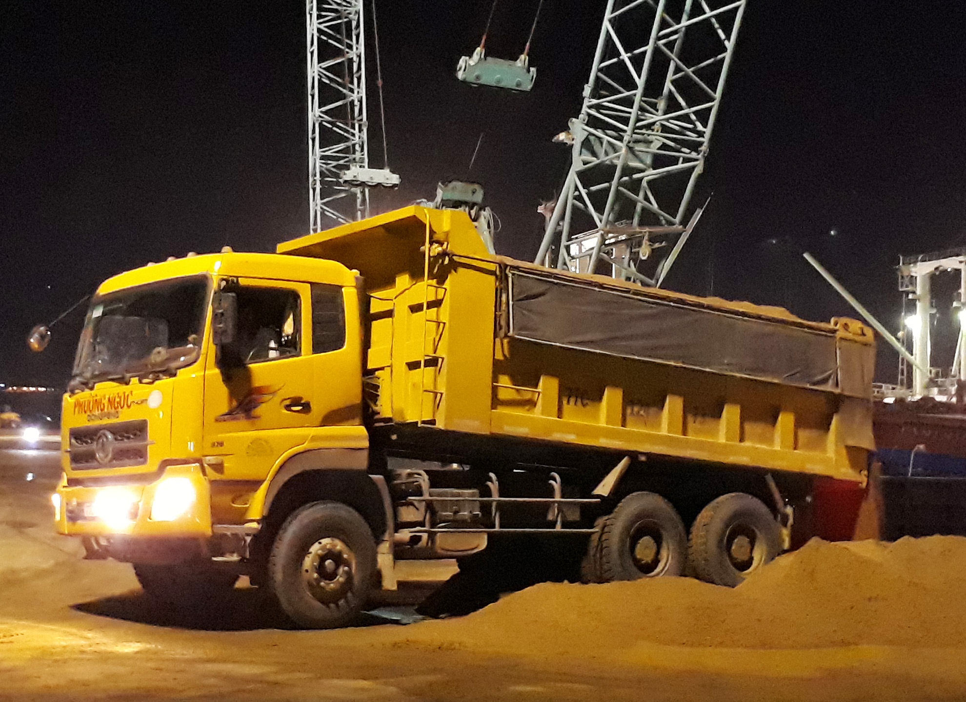 Doanh nghiệp khốn khổ vì lệnh cấm bán cát ảnh 2 Doanh nghiep khon kho vi lenh cam ban cat anh 2