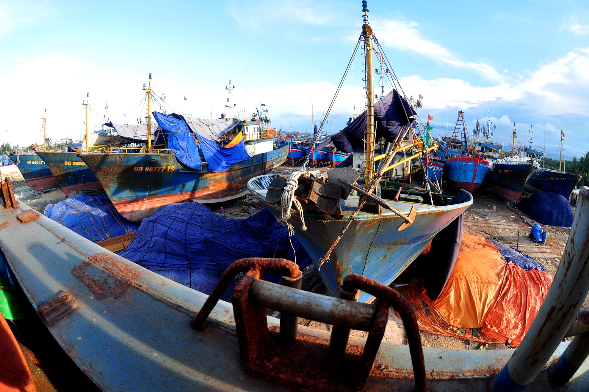 Ngu dan buc xuc doi tra lai tau thep Nghi dinh 67 hinh anh