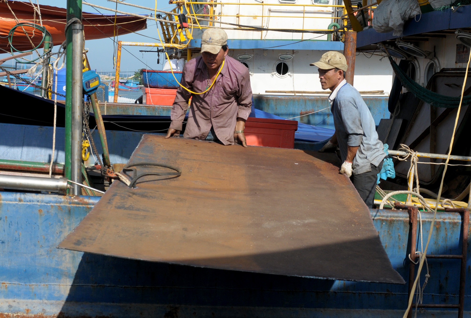Tàu thép nằm bờ Bình Định  ảnh 1 Tau thep nam bo Binh Dinh anh 1