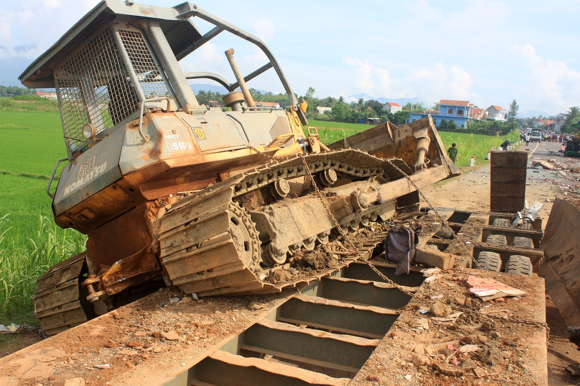 Tai nạn giao thông nghiêm trọng Bình Định ảnh 3 Tai nan giao thong nghiem trong Binh Dinh anh 3
