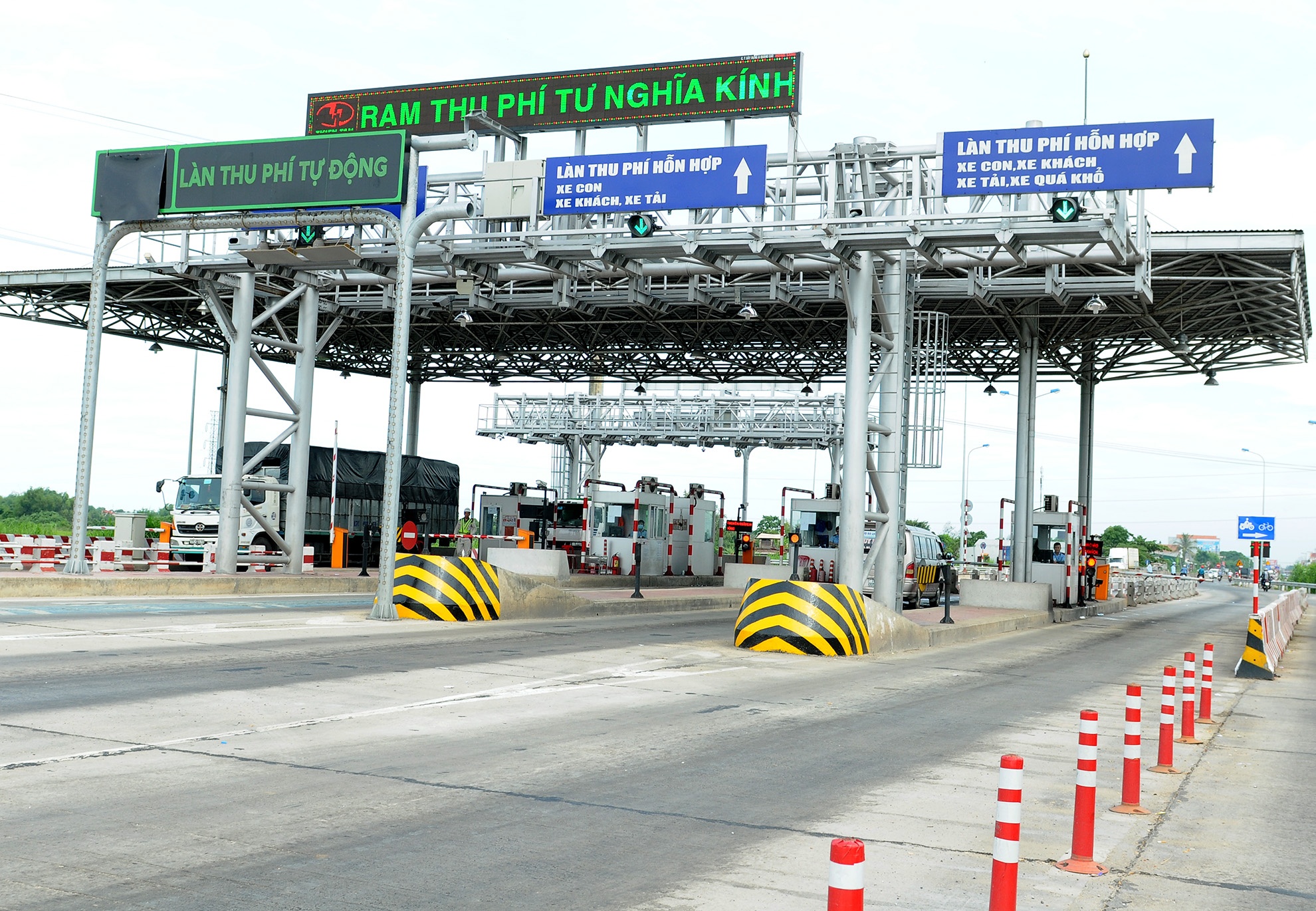 Lai xe keu ca mat thoi gian lam thu tuc de duoc giam phi qua tram BOT hinh anh