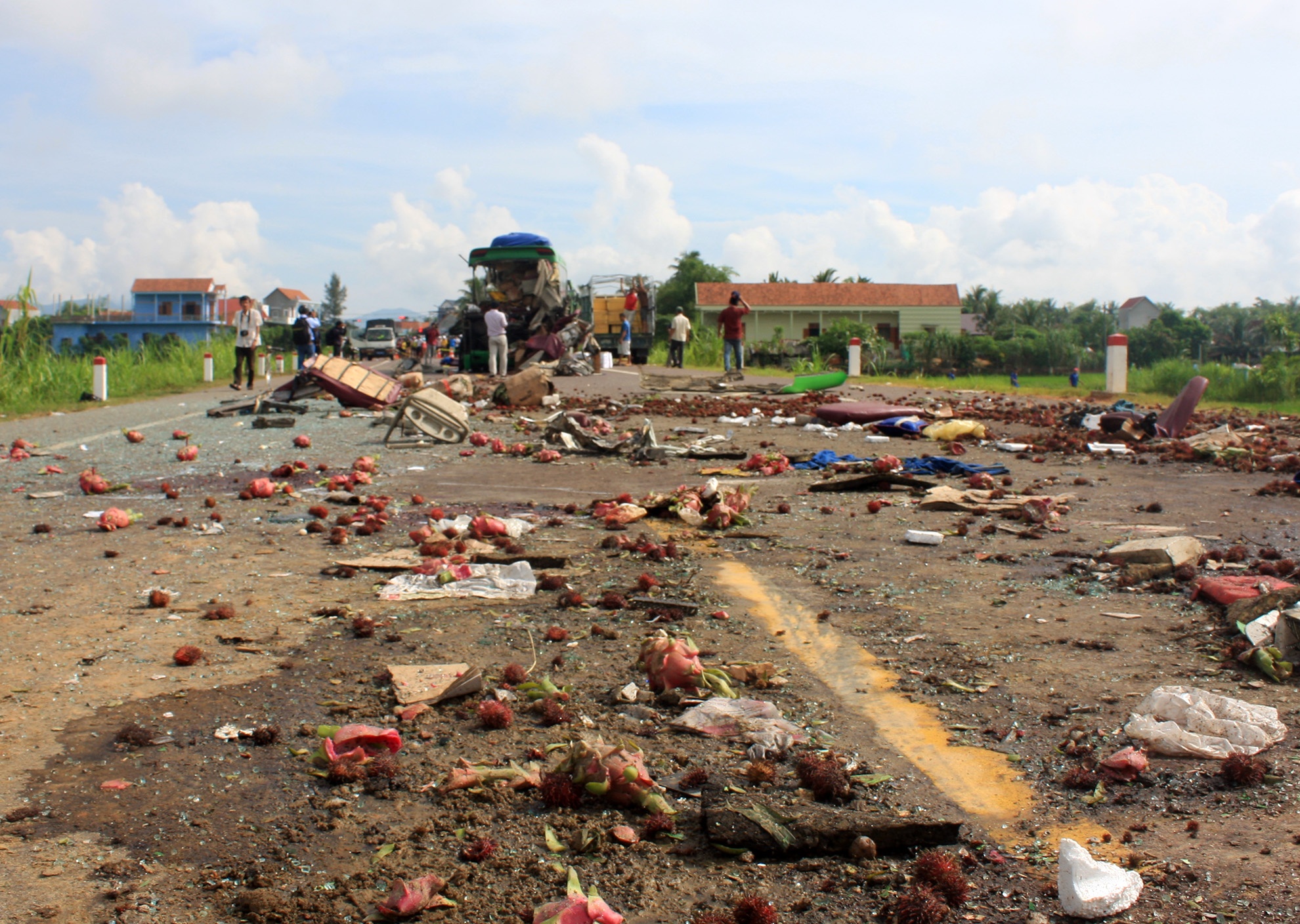 Tai nạn giao thông nghiêm trọng Bình Định ảnh 2 Tai nan giao thong nghiem trong Binh Dinh anh 2