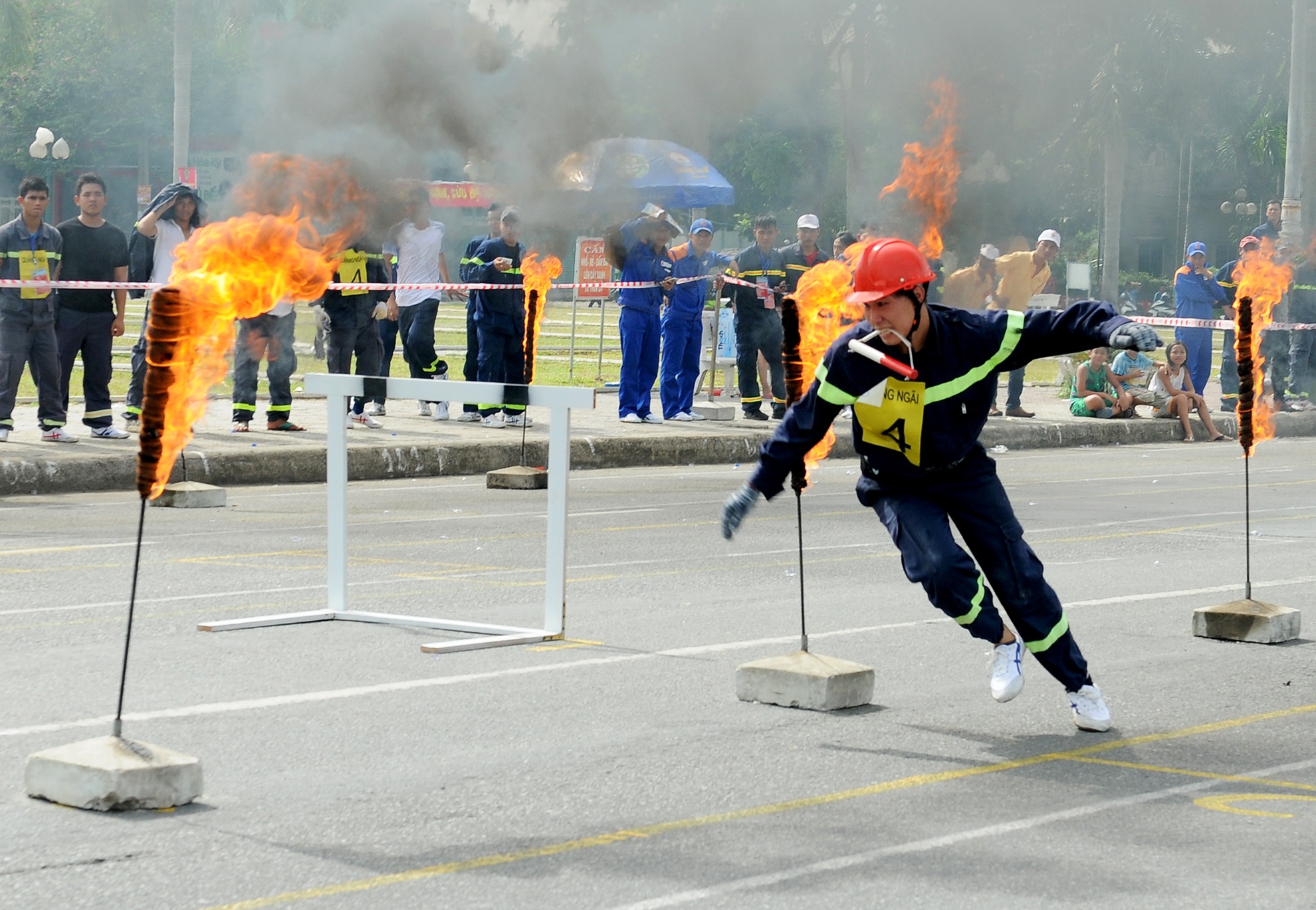 Diễn tập cứu hộ, cứu nạn Quảng Ngãi ảnh 8 Dien tap cuu ho, cuu nan Quang Ngai anh 8