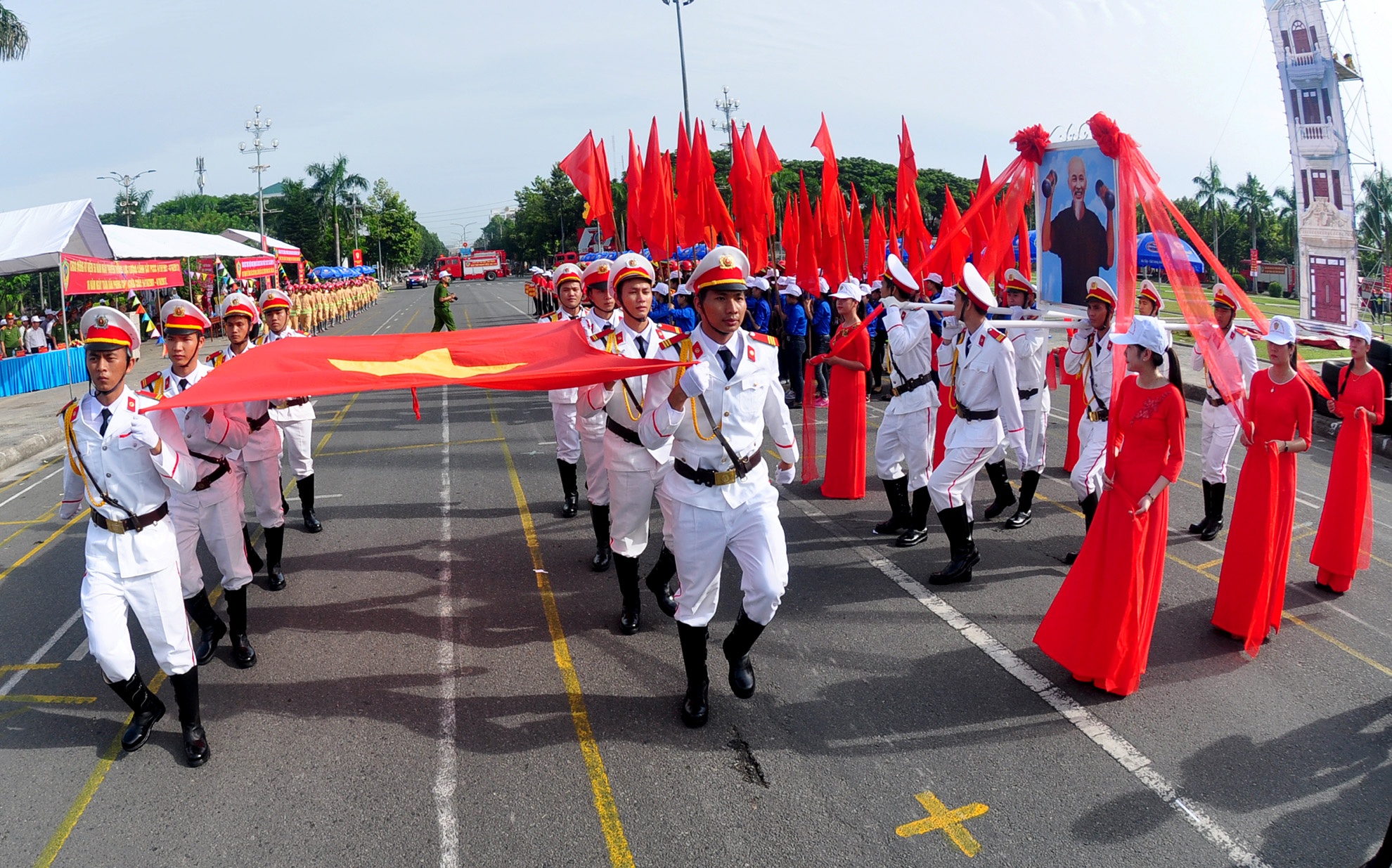 Diễn tập cứu hộ, cứu nạn Quảng Ngãi ảnh 1 Dien tap cuu ho, cuu nan Quang Ngai anh 1