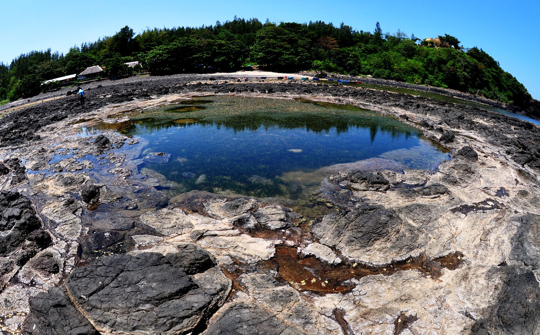 Phat hien nhieu mieng nui lua day dac o Quang Ngai hinh anh