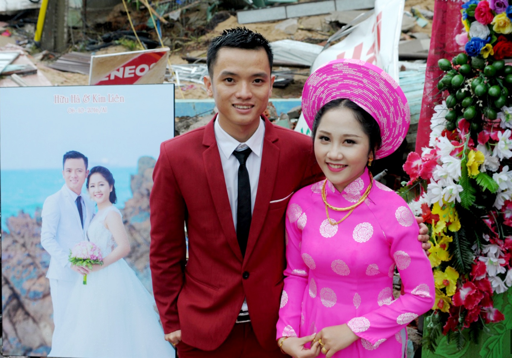 Đám cưới trong nhà sập mùa lũ Phú Yên  ảnh 2 Dam cuoi trong nha sap mua lu Phu Yen anh 2