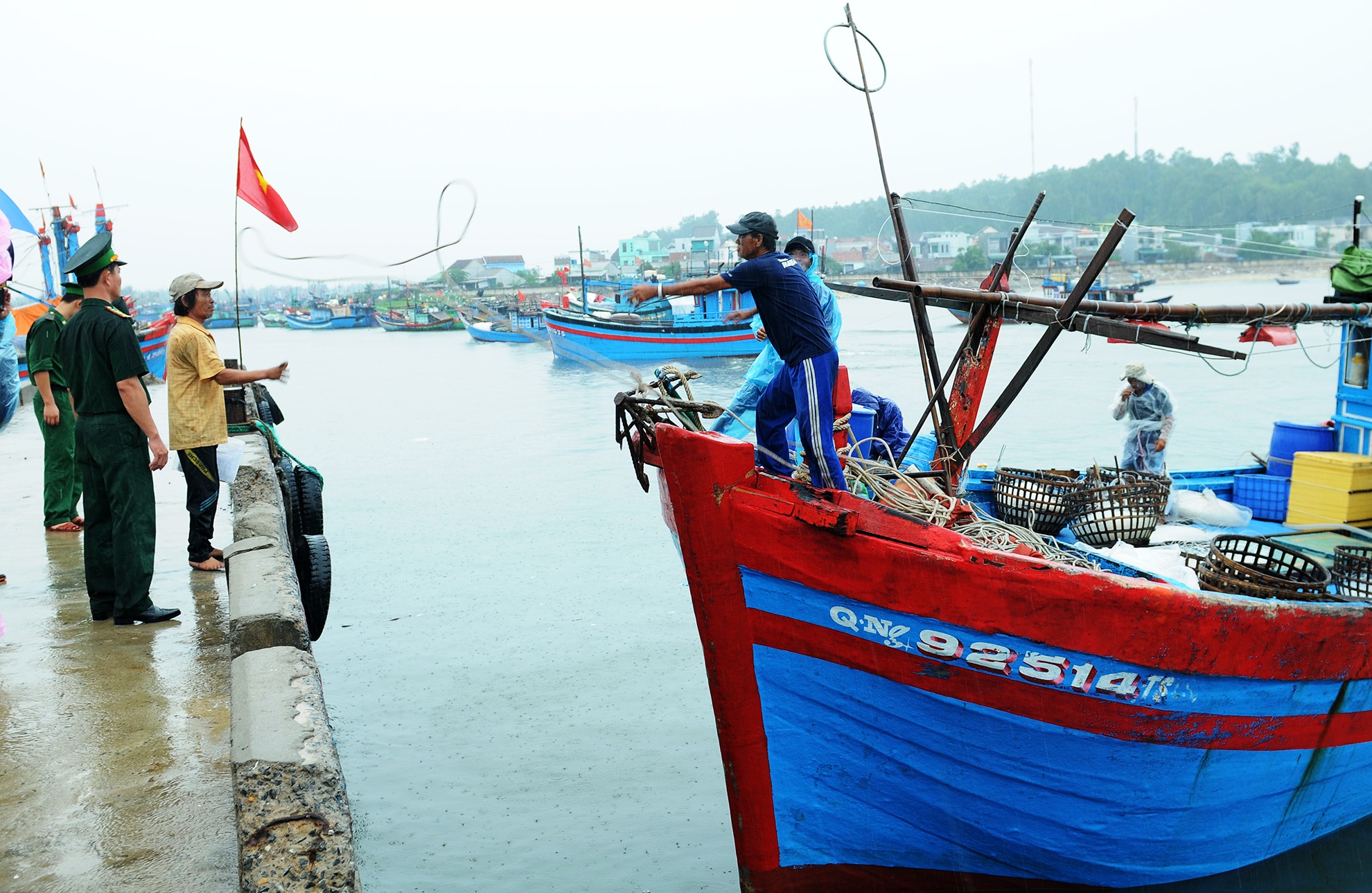 Ngư dân miền Trung gặp nạn  ảnh 1 Ngu dan mien Trung gap nan anh 1