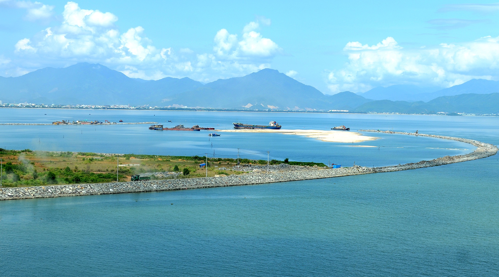 Can canh ve sai pham dat dai Da Nang anh 2