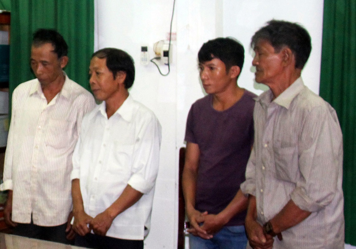 Vu pha rung quy mo lon o Binh Dinh: Khoi to them 5 bi can hinh anh