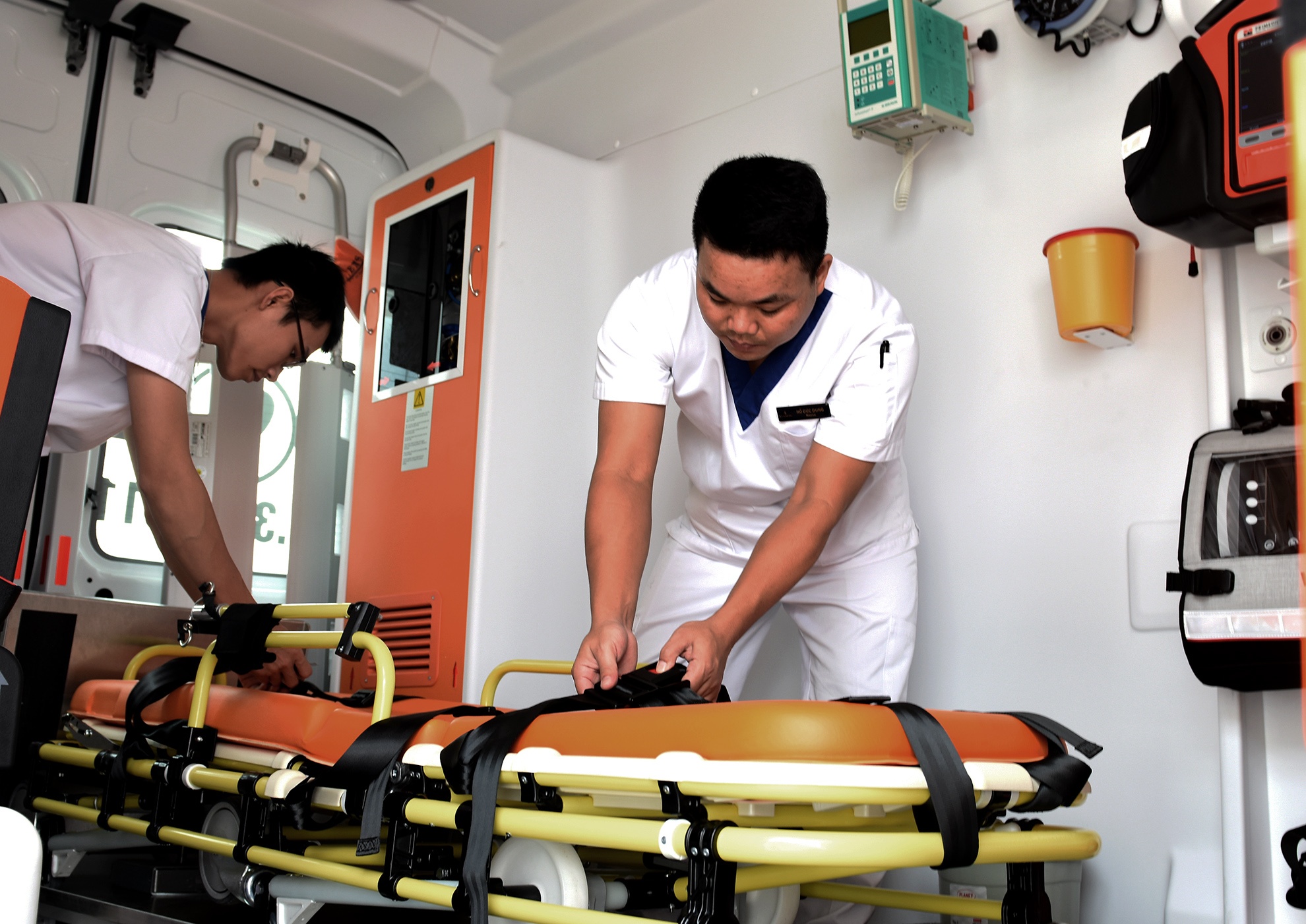 Hang loat thiet bi y te hien dai san sang cham soc dai bieu APEC 2017 hinh anh