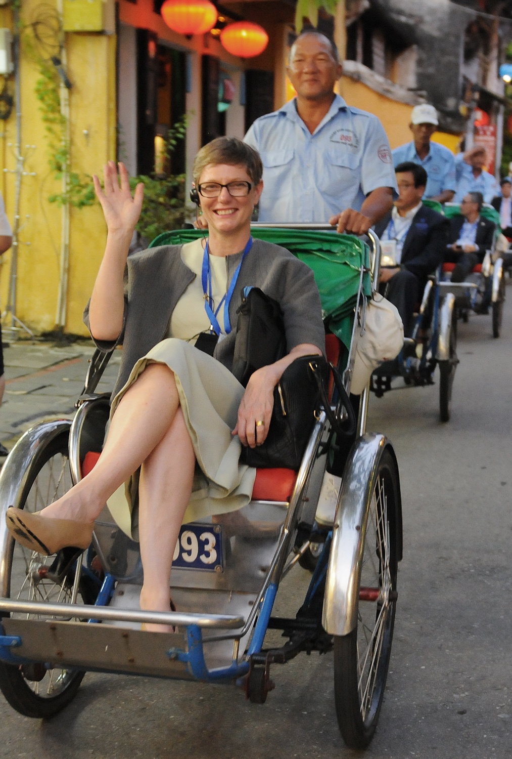 Dai bieu du Hoi nghi Bo truong Tai chinh tham quan pho co Hoi An anh 3