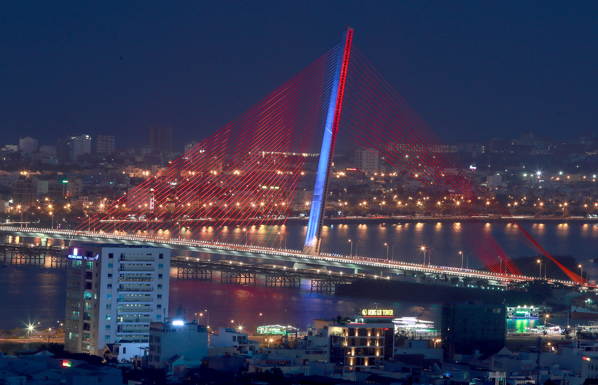 Nhung cay cau Da Nang ngay va dem anh 5