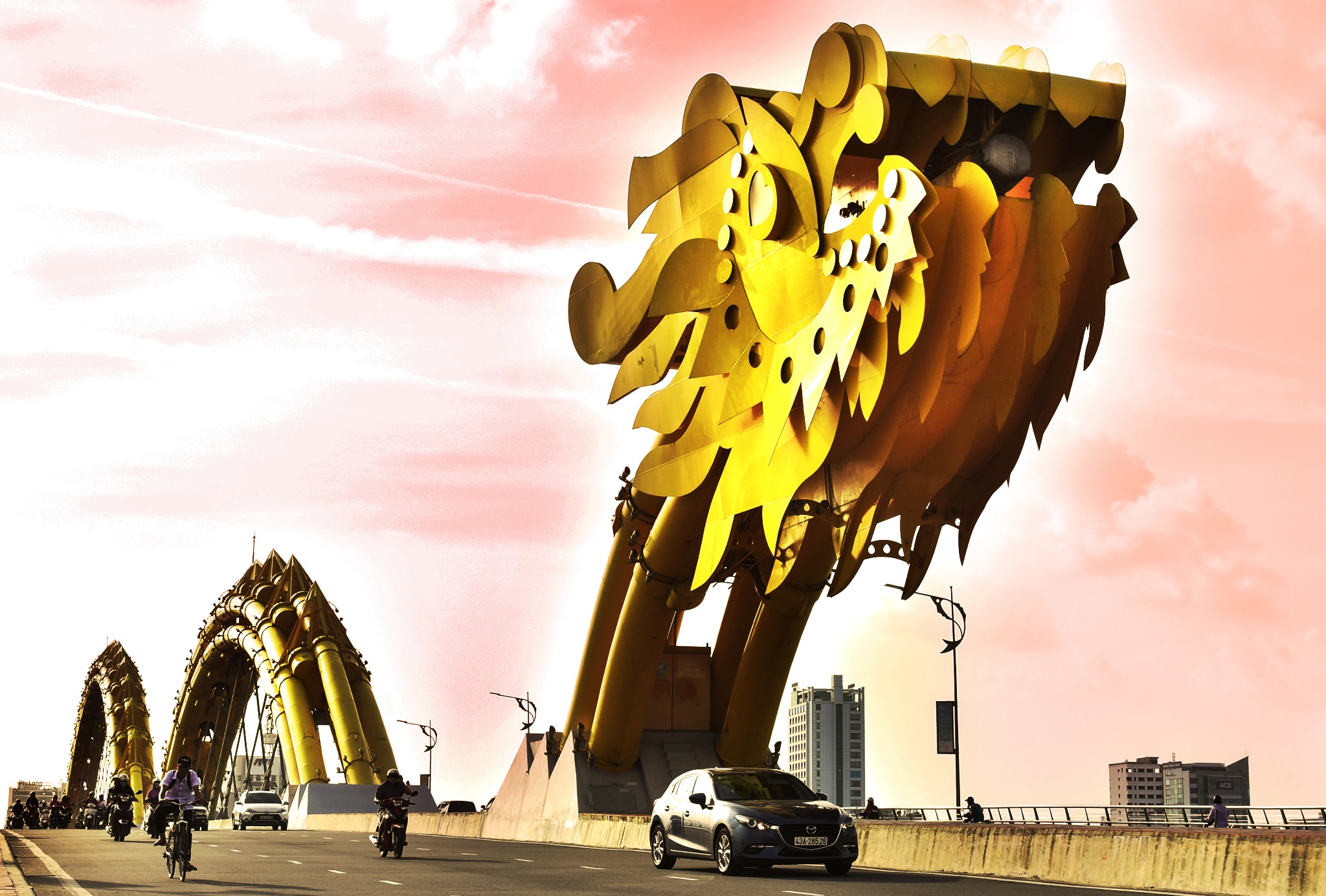 Nhung cay cau Da Nang ngay va dem anh 4