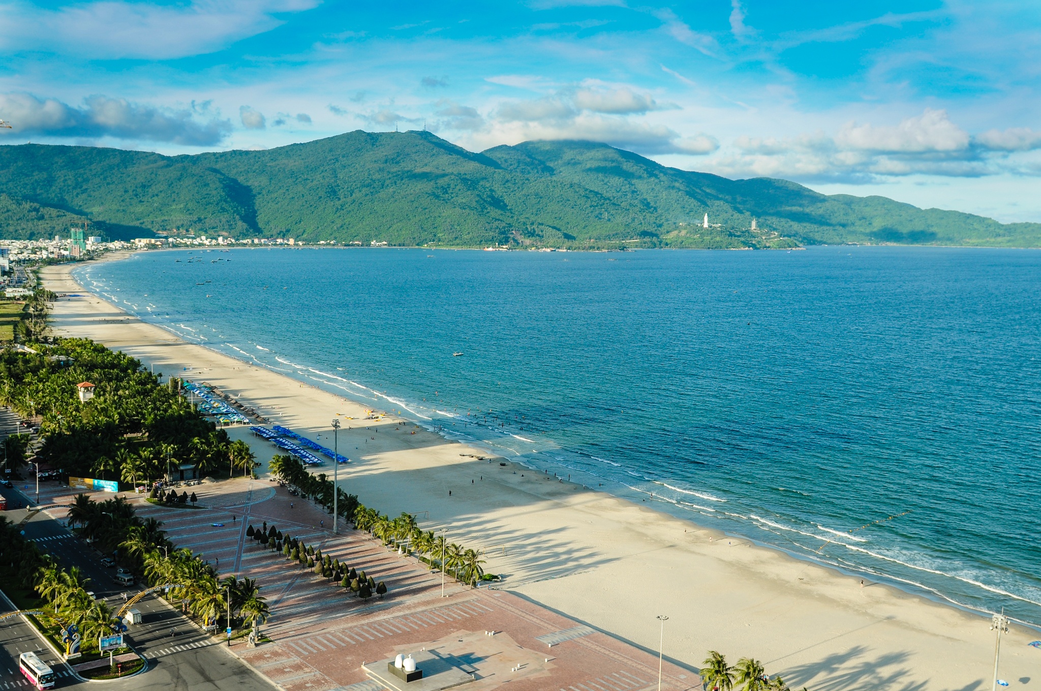 'Nu hoang linh truong' o ban dao Son Tra anh 1