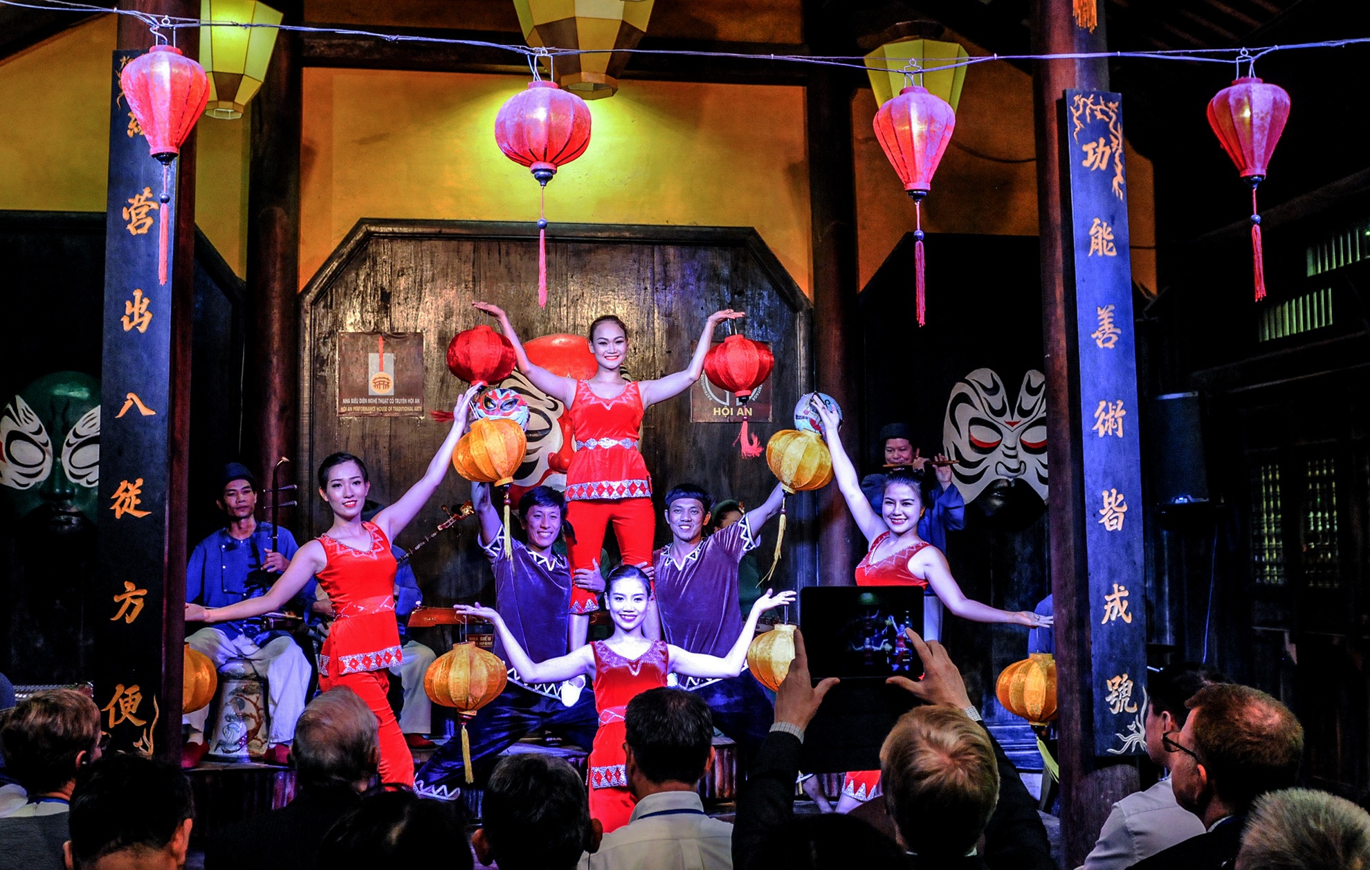 Pho co Hoi An toa sang chao don du khach ben them APEC anh 13