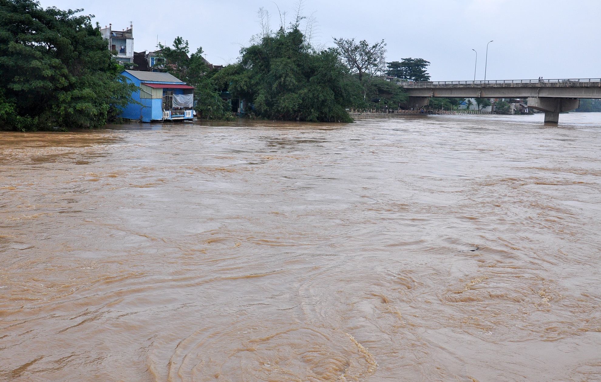 Mưa lũ miền Trung  ảnh 1 Mua lu mien Trung anh 1