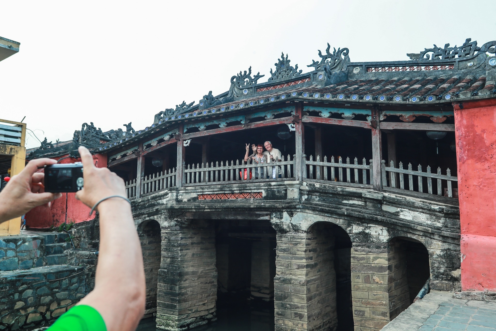 Ngoi chua Nhat Ban nao nam tren cau o Hoi An? hinh anh