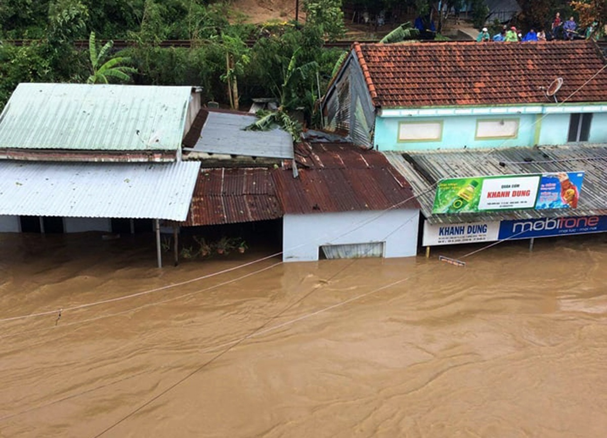 So tan hon 12.500 nguoi dan Phu Yen ra khoi vung nguy hiem tranh lu hinh anh