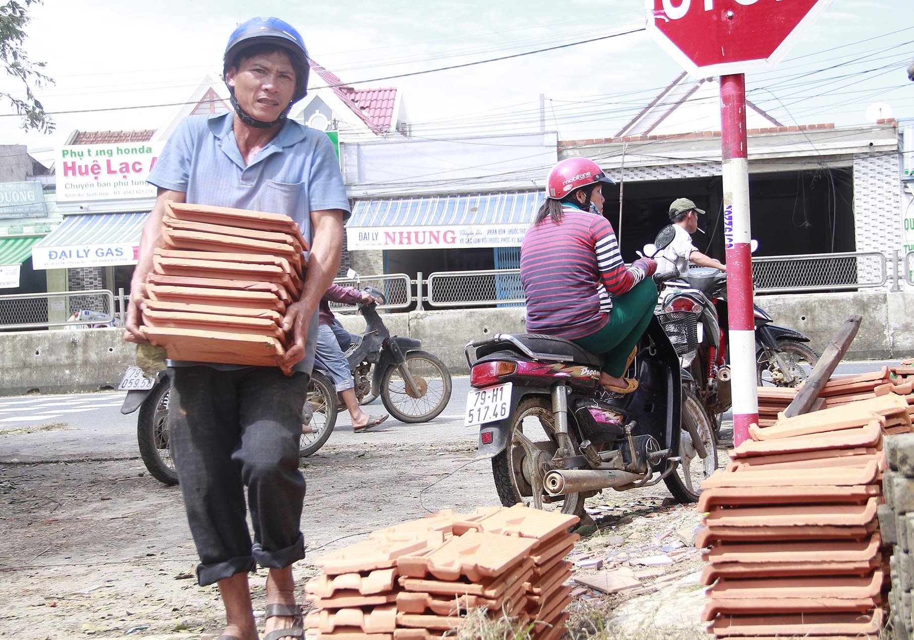 Phu Yen khac phuc hau qua con bao so 12 anh 11