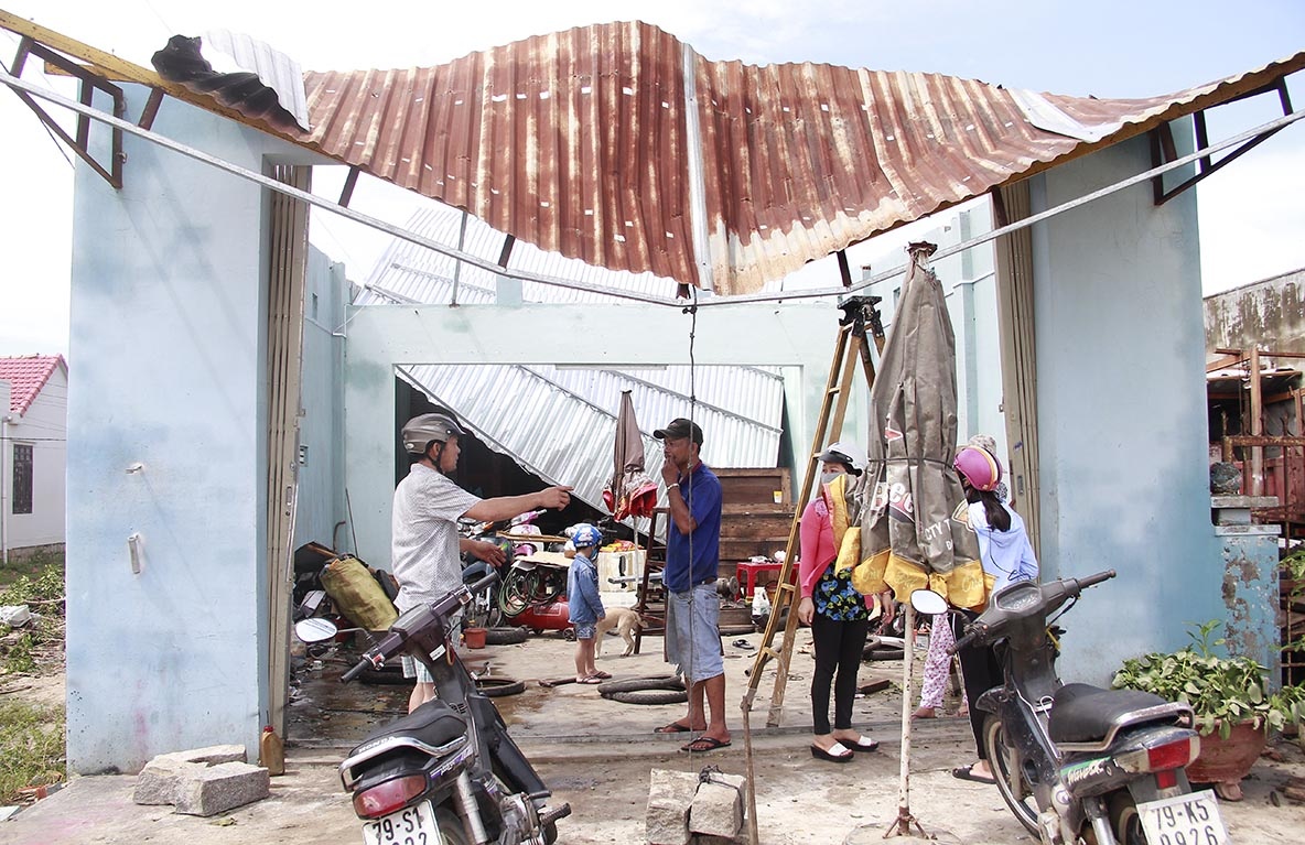 Phu Yen khac phuc hau qua con bao so 12 anh 7