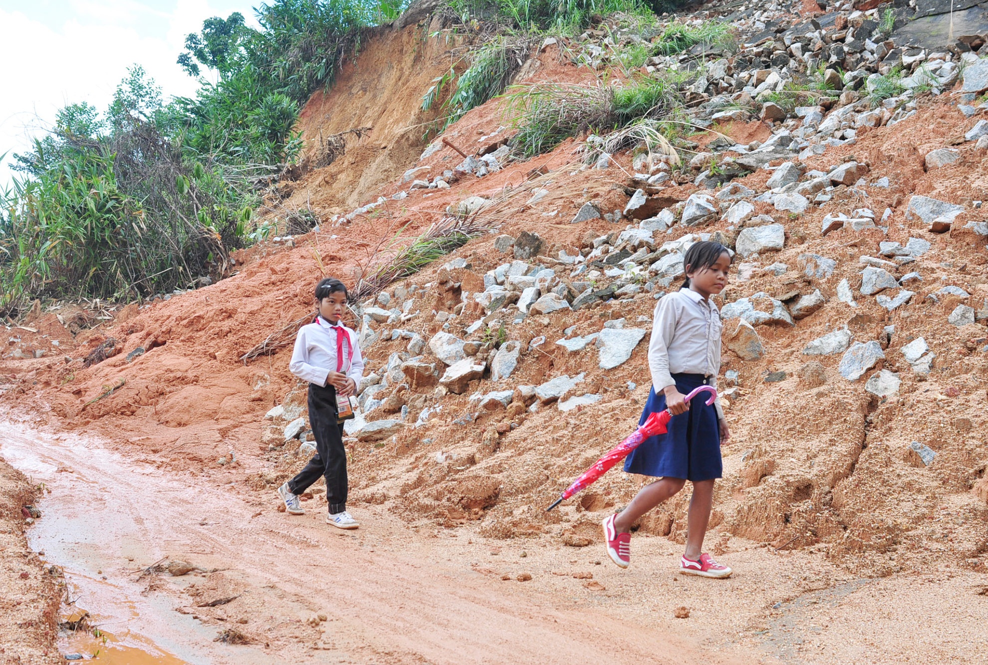 Nui lo vui lap lam 2 nguoi chet o Quang Ngai hinh anh
